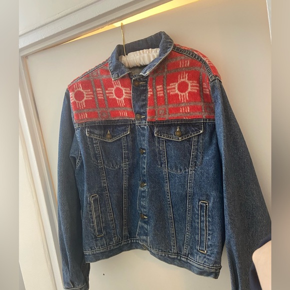Women's Blue Denim Jacket with Sante Fe, New Mexico Symbol - Picture 2 of 4